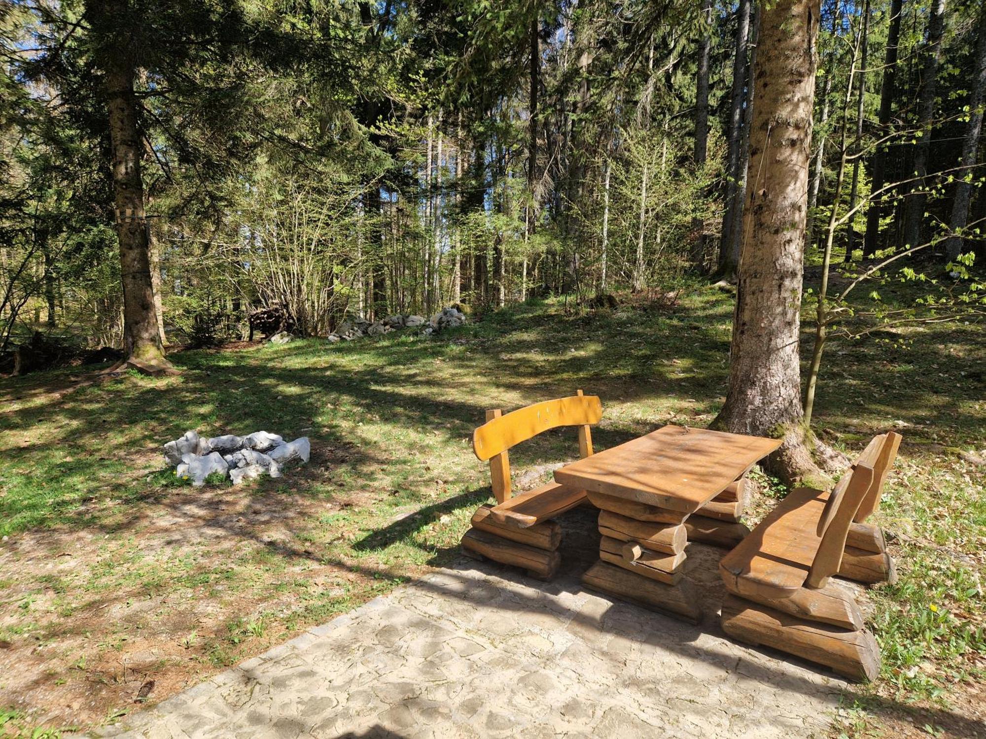 Koca V Gozdu, Forest House Near Bled Luaran gambar